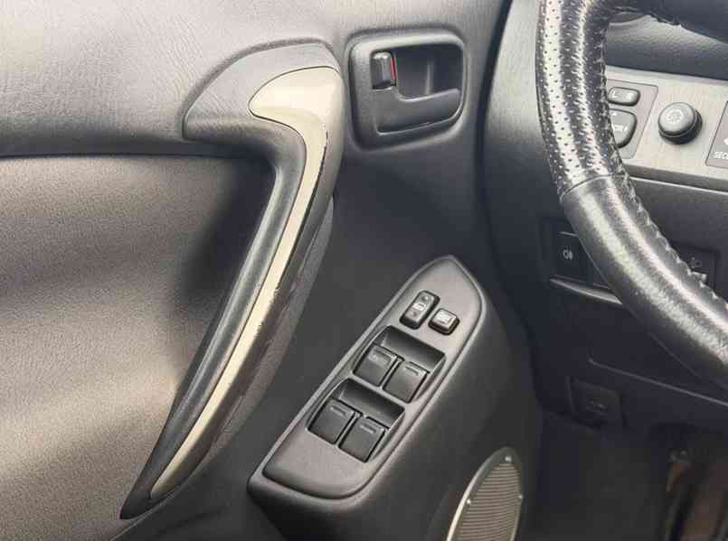 Toyota RAV 4 2.0i Sol 4x4 benzín 110kw - foto 18