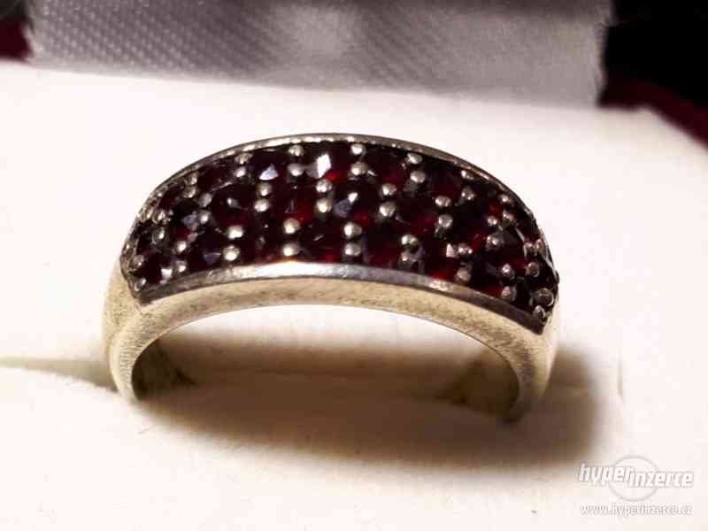 Stříbrný prsten s granáty - foto 1