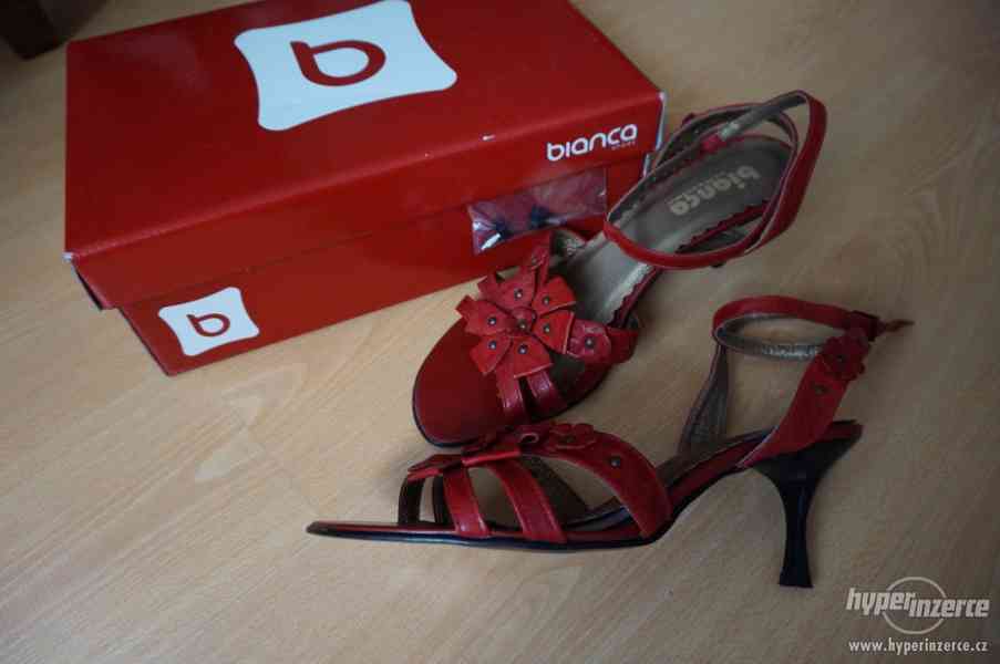 Nové kožené červené sandálky vel.39 - foto 1