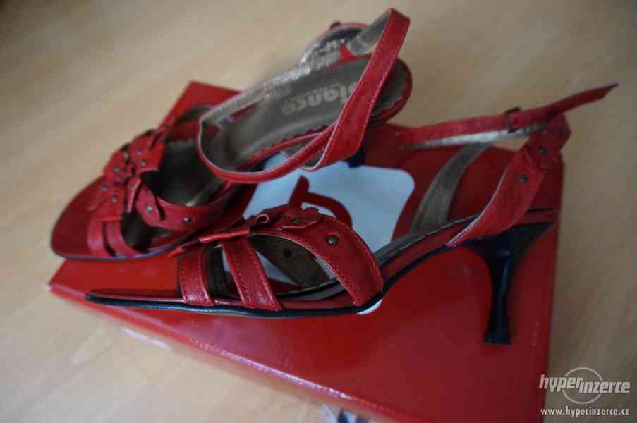 Nové kožené červené sandálky vel.39 - foto 2