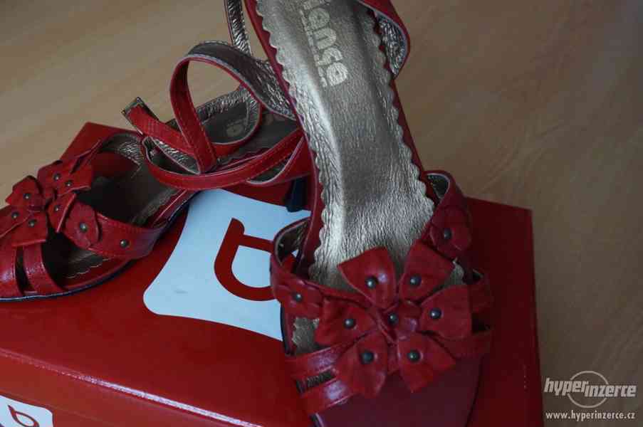 Nové kožené červené sandálky vel.39 - foto 3