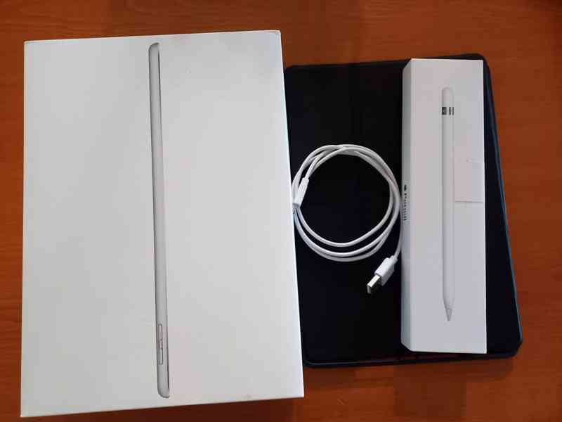 Prodám Apple iPad 6 (2018) 32GB WiFi Silver + Apple Pencil 1