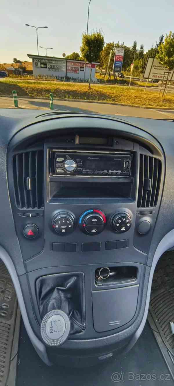 Hyundai H 1 2,5   Rok 2010 217000 km125 kW - foto 12
