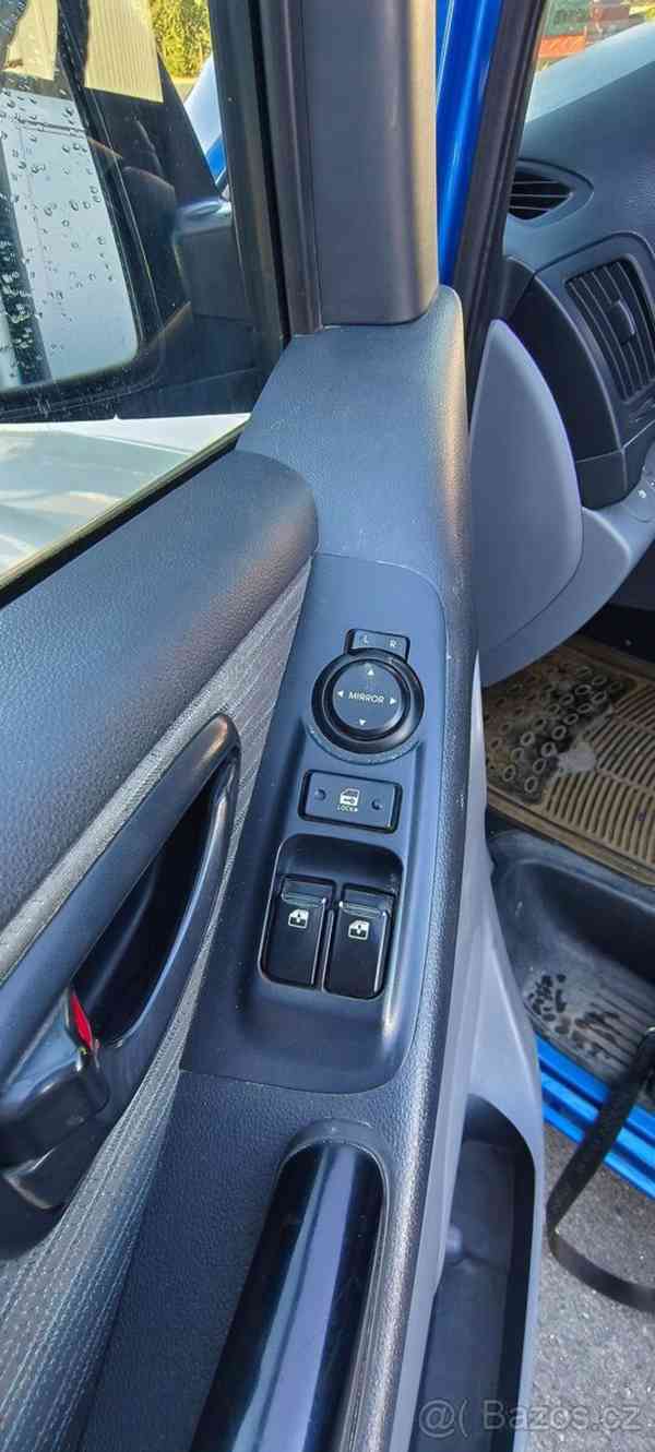 Hyundai H 1 2,5   Rok 2010 217000 km125 kW - foto 13