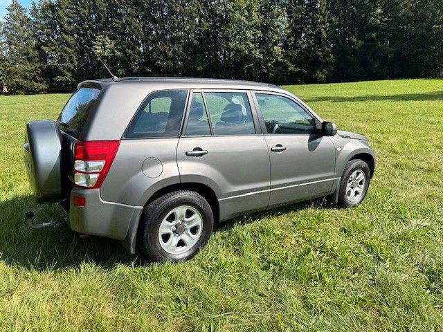 Suzuki Grand Vitara 2.0i Club benzín 103kw - foto 3