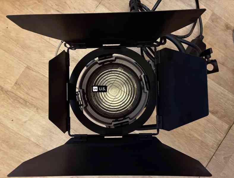 Filmgear Fresnel 1000W Studio – profesionální světlo pro vid - foto 2