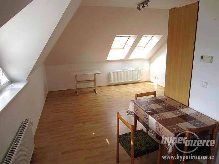 Pronájem bytu 2+kk v Brně na ul. Vlnitá 7 500,-Kč+inkaso - foto 1
