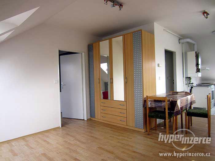Pronájem bytu 2+kk v Brně na ul. Vlnitá 7 500,-Kč+inkaso - foto 3