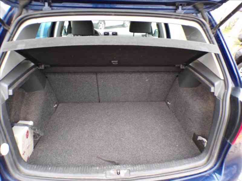VW Golf 1,6 FSI KLIMA,TAŽ.ZAŘ.-Hned odjíždíte - foto 9