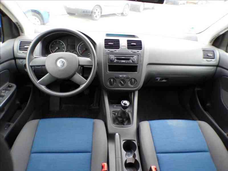VW Golf 1,6 FSI KLIMA,TAŽ.ZAŘ.-Hned odjíždíte - foto 5