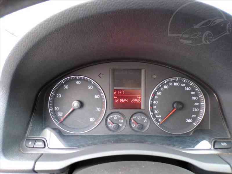 VW Golf 1,6 FSI KLIMA,TAŽ.ZAŘ.-Hned odjíždíte - foto 6