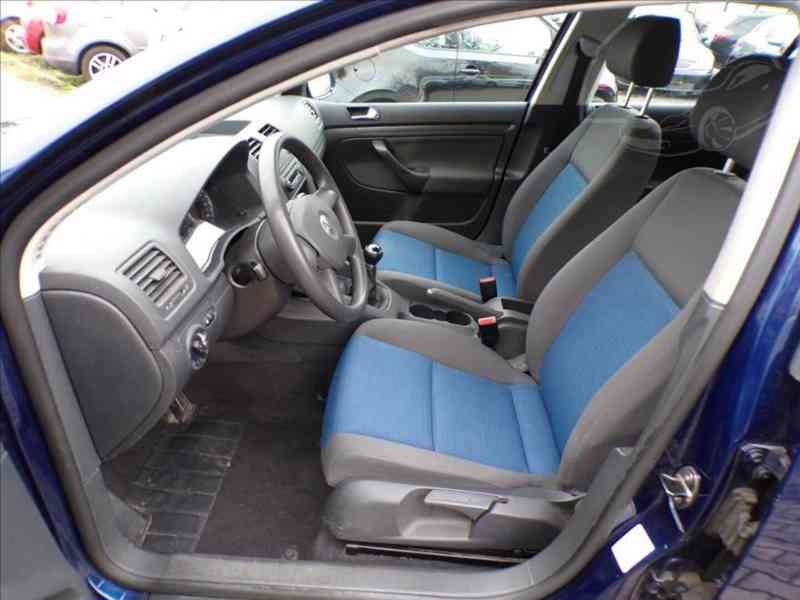 VW Golf 1,6 FSI KLIMA,TAŽ.ZAŘ.-Hned odjíždíte - foto 7