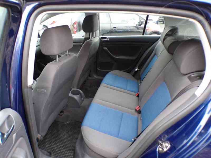 VW Golf 1,6 FSI KLIMA,TAŽ.ZAŘ.-Hned odjíždíte - foto 8
