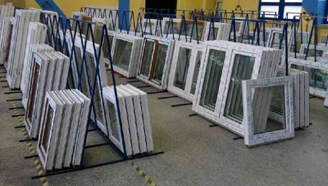 Plastové okno 40x40 zlatý dub - foto 2