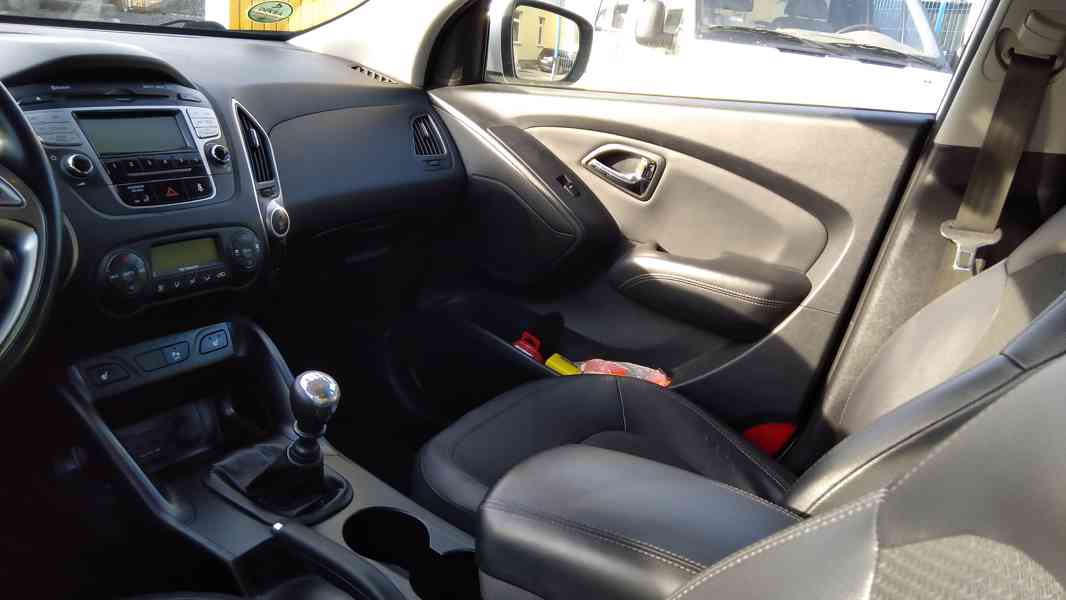 HYUNDAI ix35 1,7CRDi Comfort ČR  1 majitel - foto 17