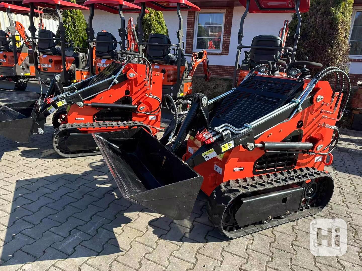 Smykový mininakladač CRONA HN380, 890 kg AKCE! - foto 1