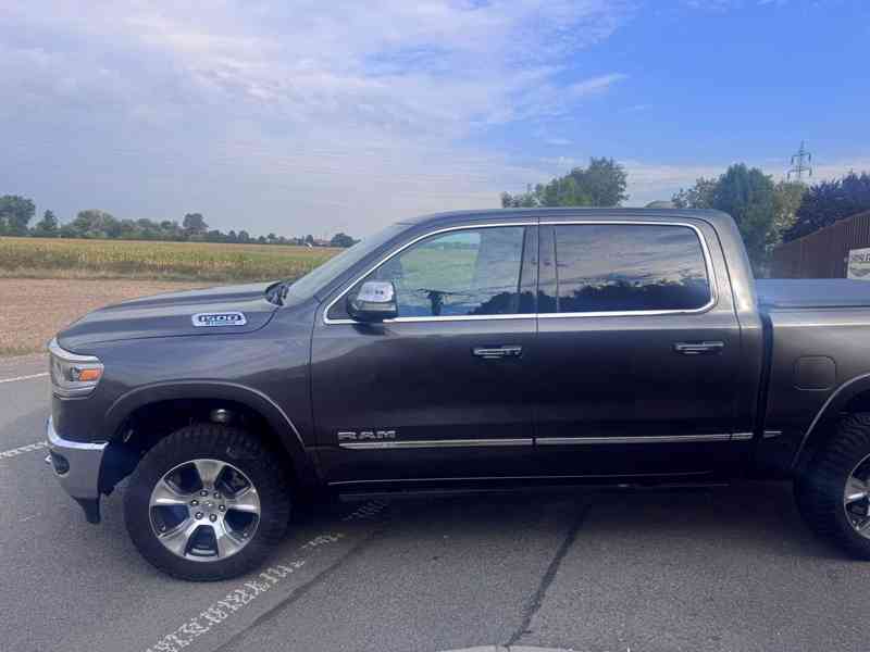 RAM 1500 5,7 L V8 HEMI LIMITED E-TORQE 2019 - foto 8