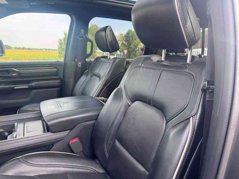 RAM 1500 5,7 L V8 HEMI LIMITED E-TORQE 2019 - foto 16