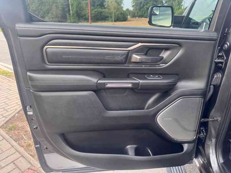 RAM 1500 5,7 L V8 HEMI LIMITED E-TORQE 2019 - foto 11