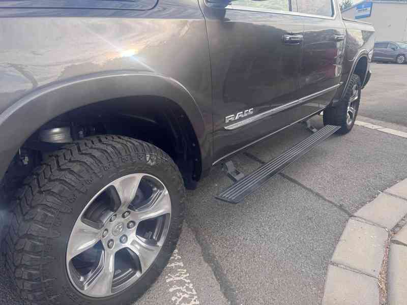 RAM 1500 5,7 L V8 HEMI LIMITED E-TORQE 2019 - foto 9