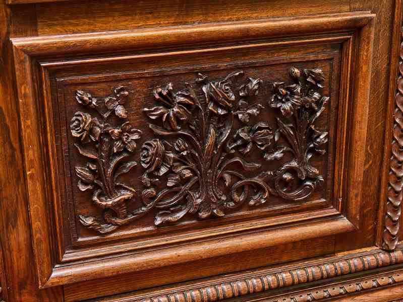 Masivní dubová knihovna v renesančním stylu, 19. století - foto 4