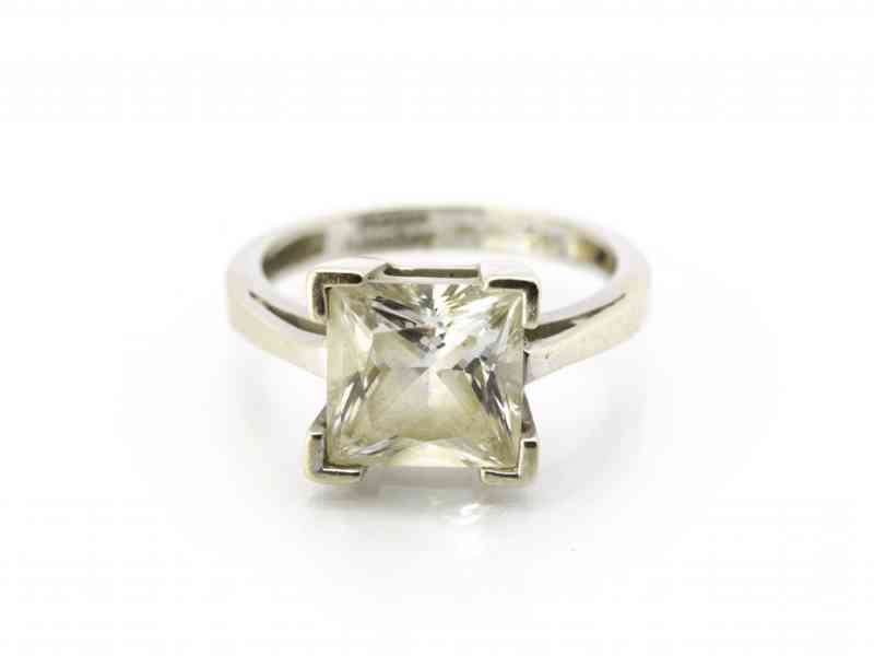 Zlatý prsten s blýskavým kamenem, vel. 55 - foto 1