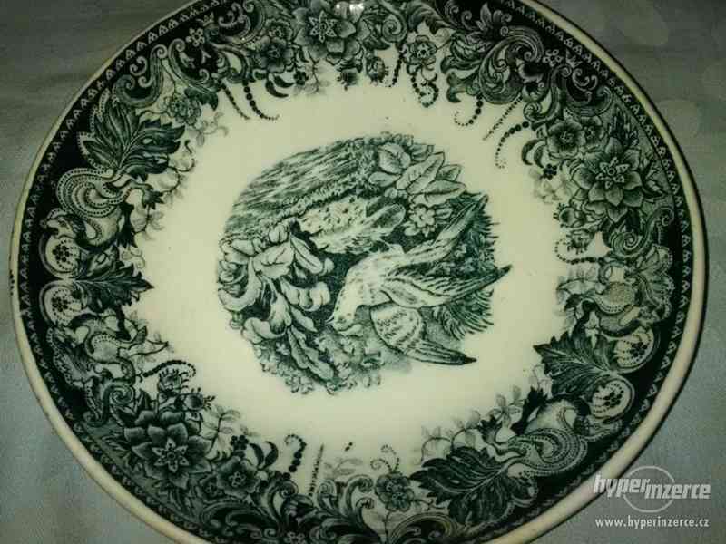 Pěkný starý talíř s motivem ptáka - zn. D.182 - foto 1