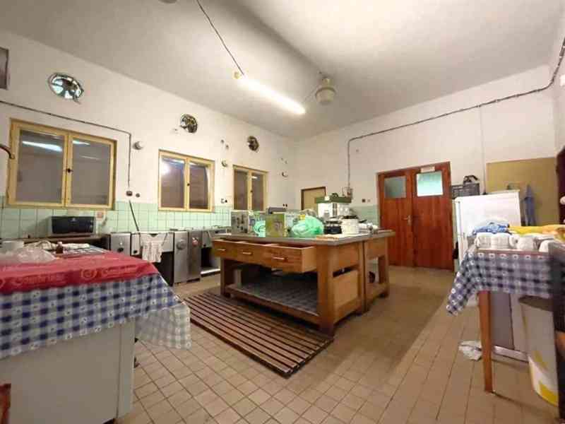 Prodej stavby občanského vybavení v Doksech. - foto 8