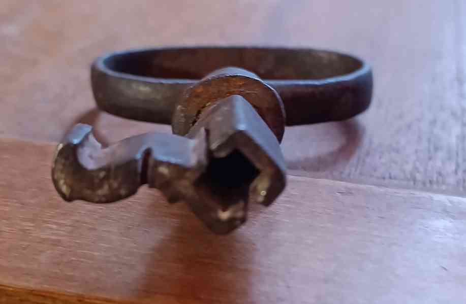 Staré gotické, barokní a vintage klíče - foto 8