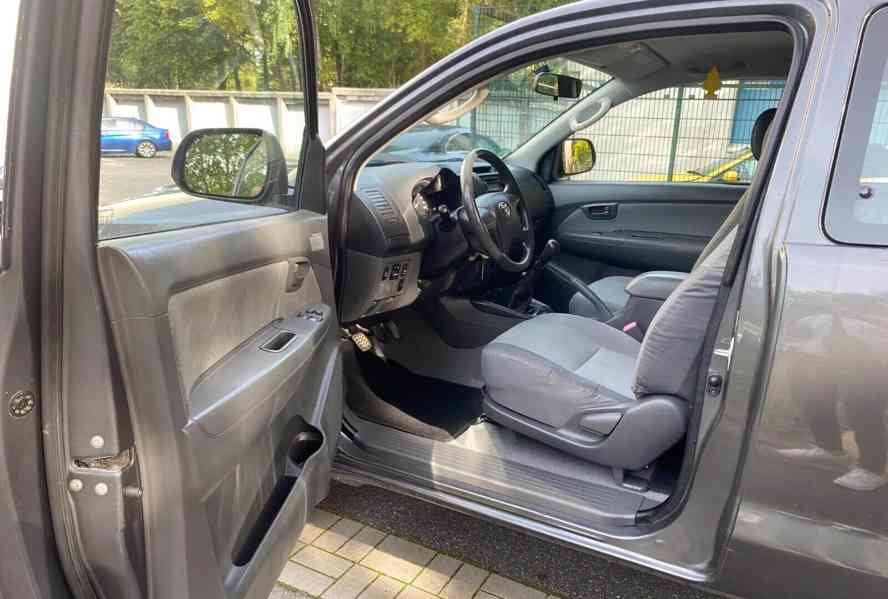Toyota Hilux 2.5 D4D 106kw - foto 9