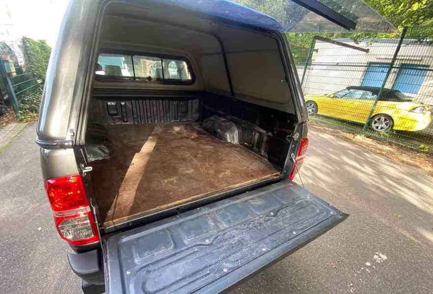 Toyota Hilux 2.5 D4D 106kw - foto 11