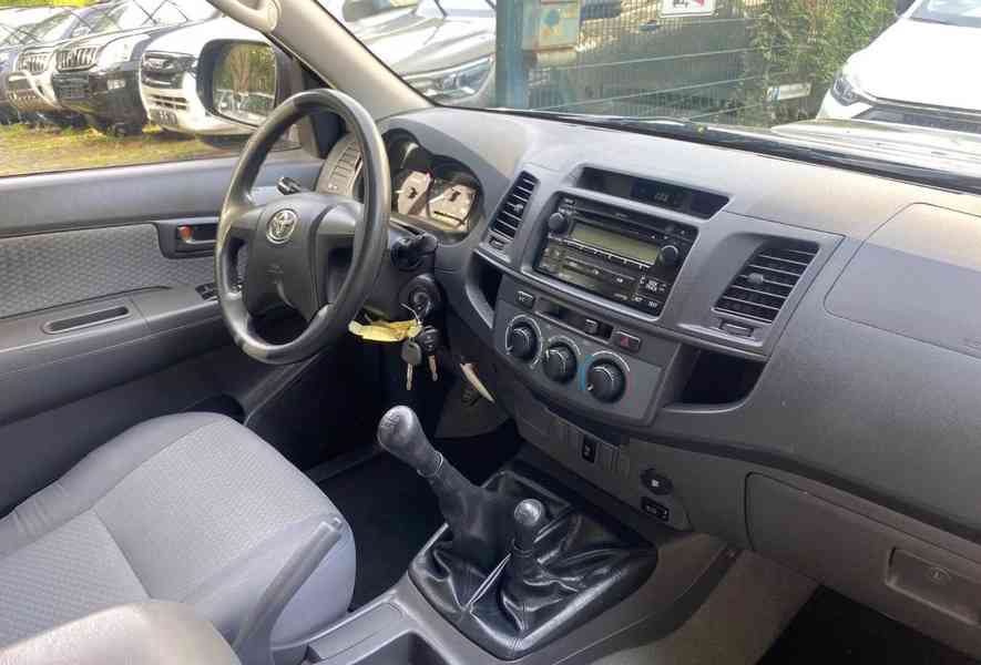 Toyota Hilux 2.5 D4D 106kw - foto 3