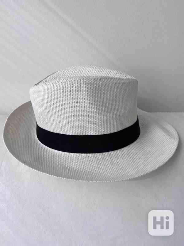 klobouk bílý - foto 2