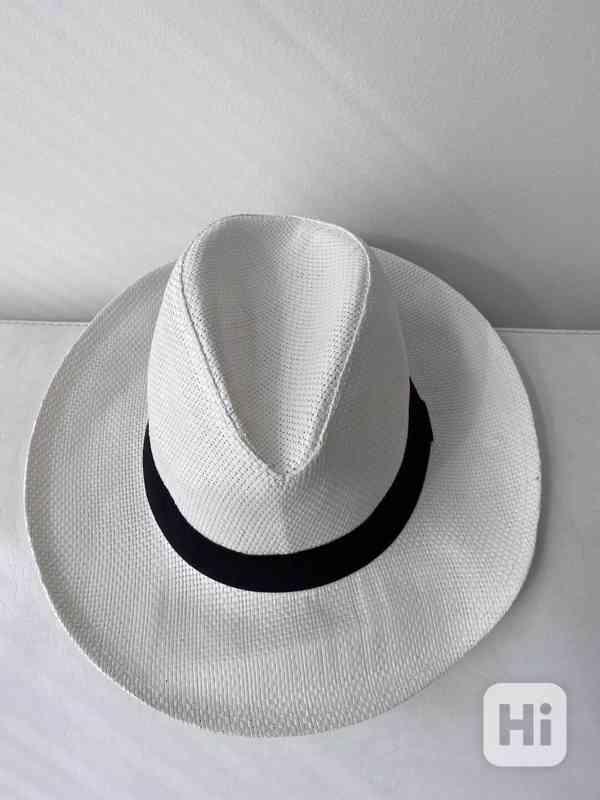 klobouk bílý - foto 3