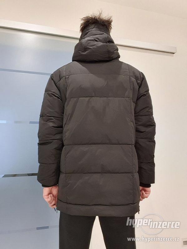 DKNY - Pánská zimní bunda/parka, černá, vel. L - foto 17