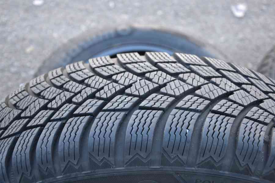 NOVÝ zimní komplet Š.Fabia IV/VW Polo,S.Ibiza-185/65R15 - foto 16