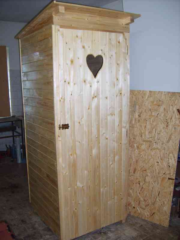 Dřevěné wc ( kadibudka) - foto 1