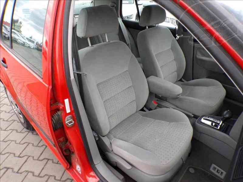 Volkswagen Golf 1,6 i AUTOMAT-HNED ODJÍŽDÍTE - foto 15