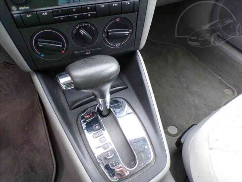Volkswagen Golf 1,6 i AUTOMAT-HNED ODJÍŽDÍTE - foto 7