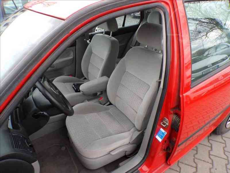 Volkswagen Golf 1,6 i AUTOMAT-HNED ODJÍŽDÍTE - foto 8