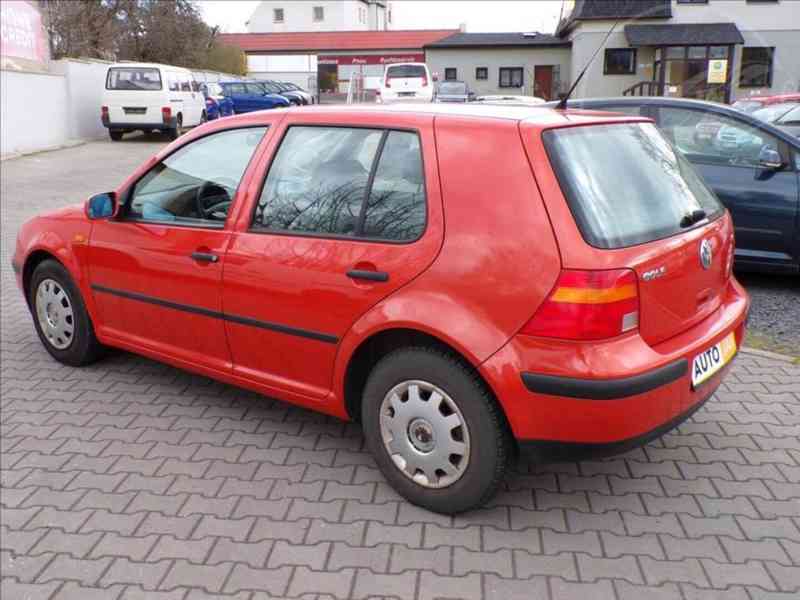 Volkswagen Golf 1,6 i AUTOMAT-HNED ODJÍŽDÍTE - foto 4