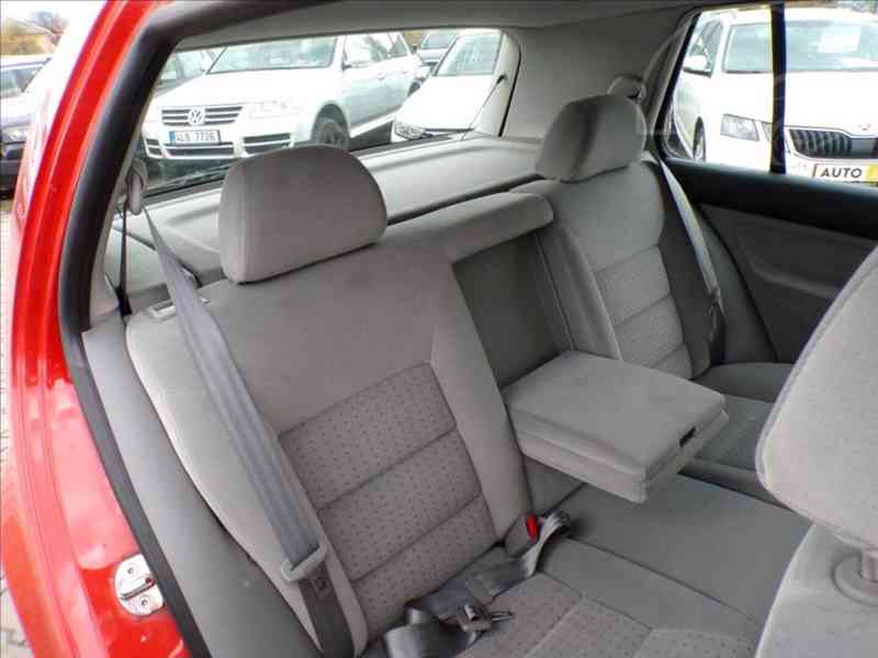 Volkswagen Golf 1,6 i AUTOMAT-HNED ODJÍŽDÍTE - foto 12