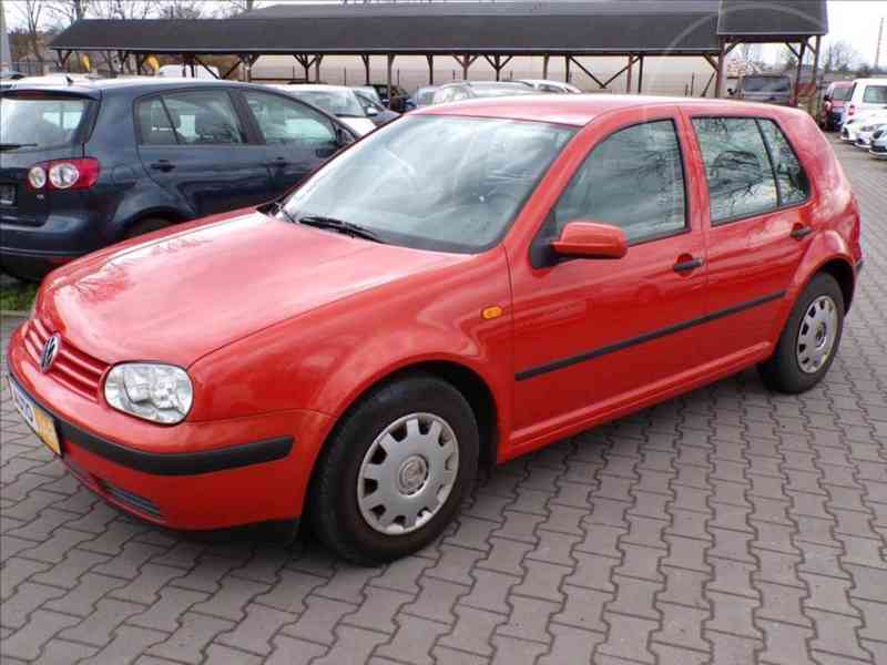 Volkswagen Golf 1,6 i AUTOMAT-HNED ODJÍŽDÍTE - foto 2