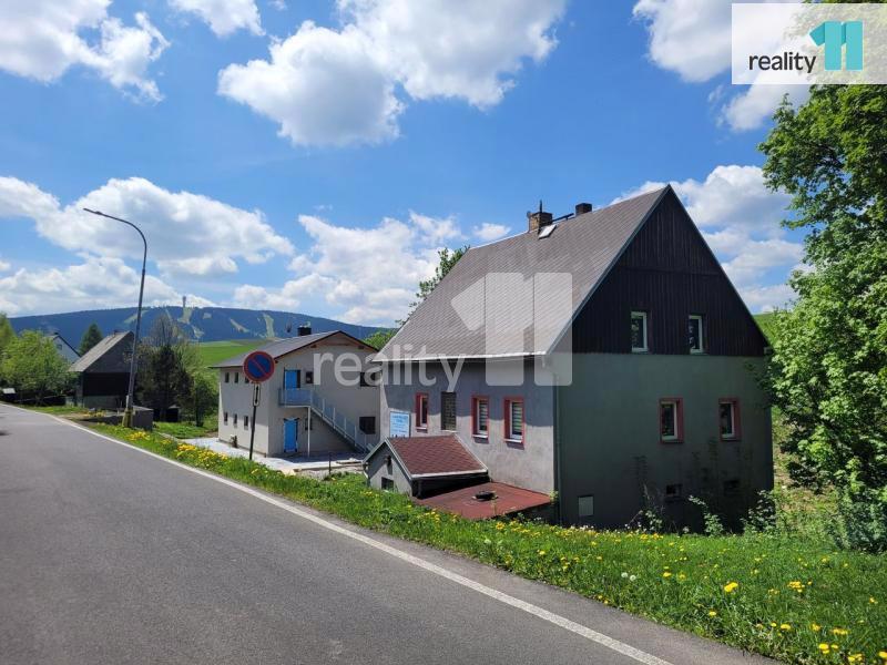 Prodej penzionu s kapacitou 22 osob, pozemek 4.575 m2, kousek od Skiareál Klínovec