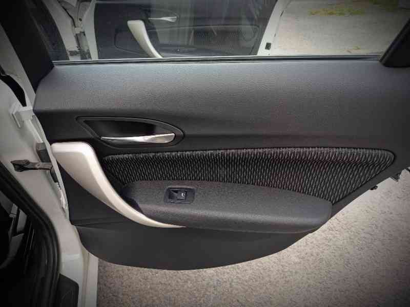 BMW 1 114i Comfort  34TKM - foto 23