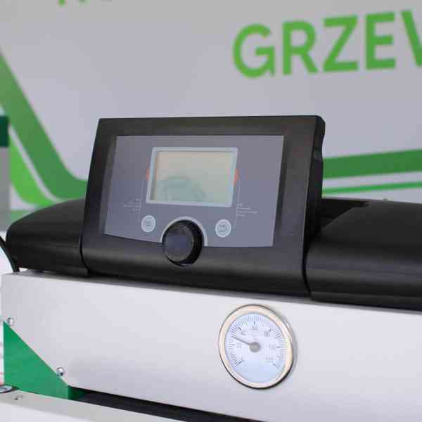 Moderní kotel na dřevo a pelety pro ekologické vytápění 18 k - foto 4