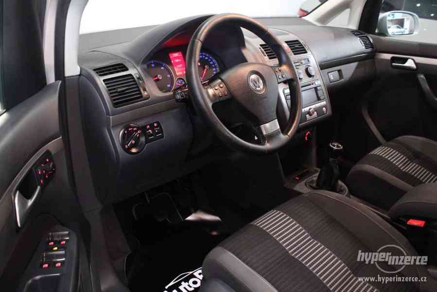 VW Touran 2.0 TDI HIG. 7 Míst tažné zařízení - foto 17
