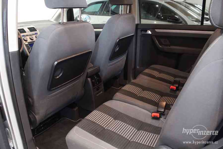 VW Touran 2.0 TDI HIG. 7 Míst tažné zařízení - foto 22