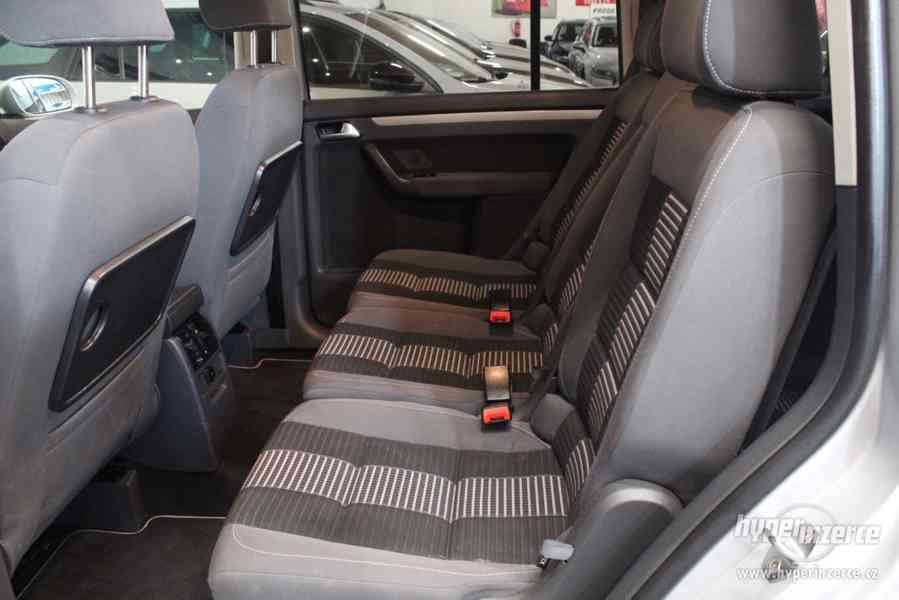 VW Touran 2.0 TDI HIG. 7 Míst tažné zařízení - foto 23