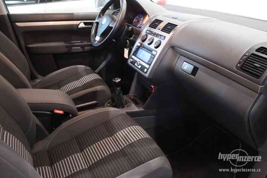 VW Touran 2.0 TDI HIG. 7 Míst tažné zařízení - foto 27